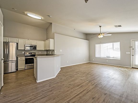 5th image of 8543 W Laurel Ln