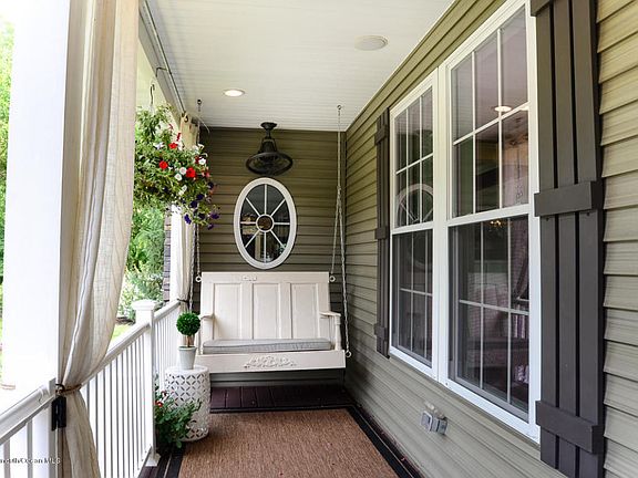 4th image of 12 Woodlawn Ave