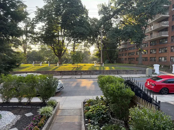 174 Hawthorne Ave #2, Yonkers, NY 10705