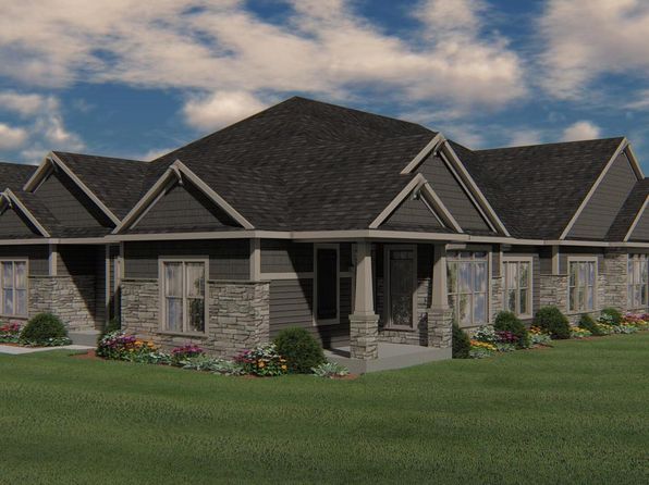 N28W25285 Parkway Ridge CIRCLE -C Bldg 14 Unit 49, Pewaukee, WI 53072