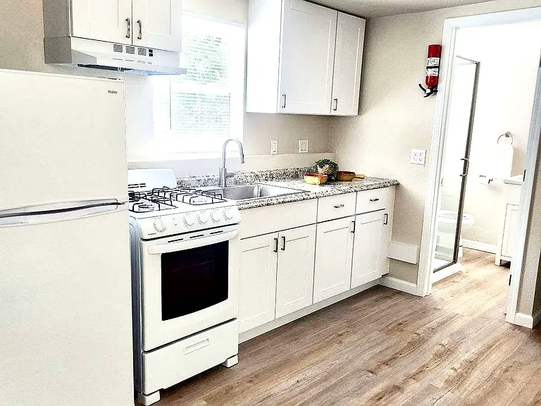 1248 Oak St #C — Photo 3