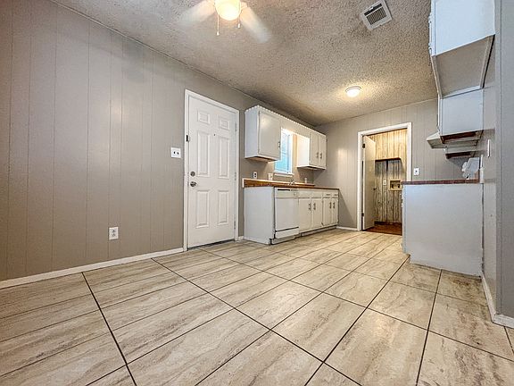 5th image of 207 Redbud Ln #A