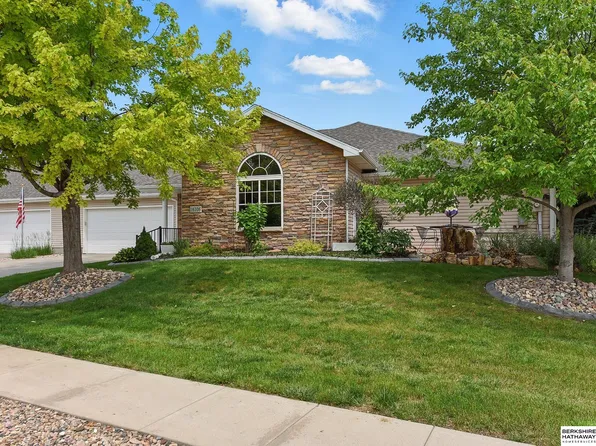 16106 Tucker Ct, Bennington, NE 68007