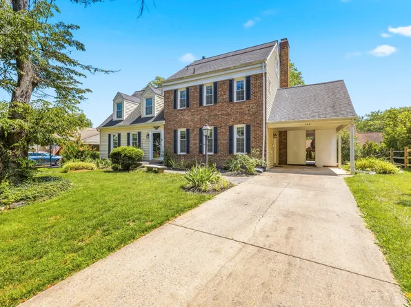 704 Fordham St, Rockville, MD 20850