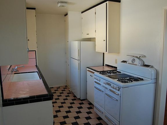 3rd image of 2822 1/2 B St