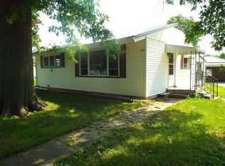 402 S Dayton Ave, Hanover, IL 61041