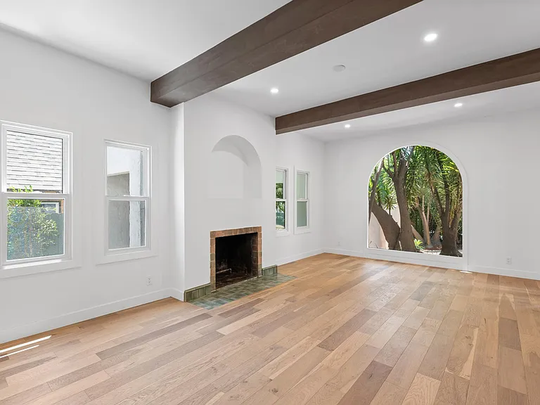 1020 Carol Dr — Photo 8