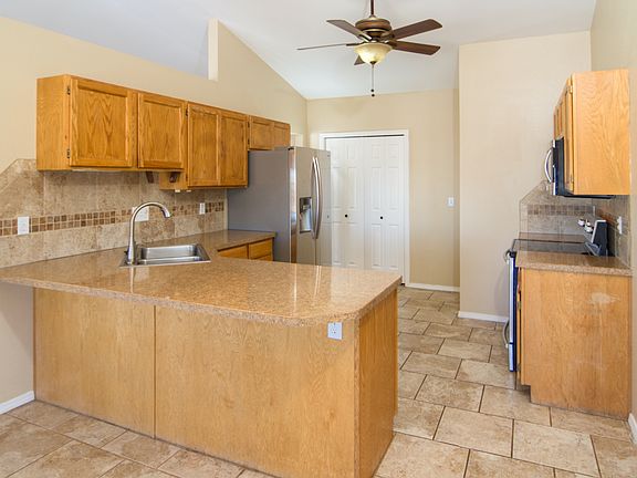 4th image of 9663 Waterbury Dr
