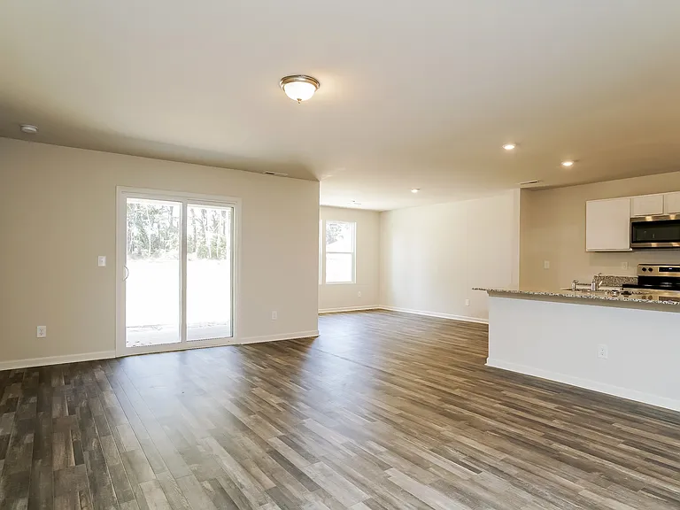 200 Kyles Dr — Photo 2