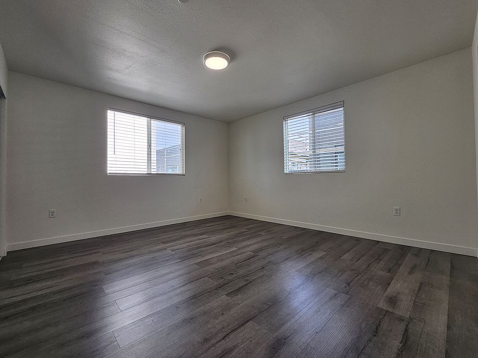 1st image of 615 W 41st Pl #4