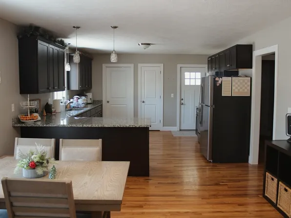 517 McKinstry Ave, Chicopee, MA 01020