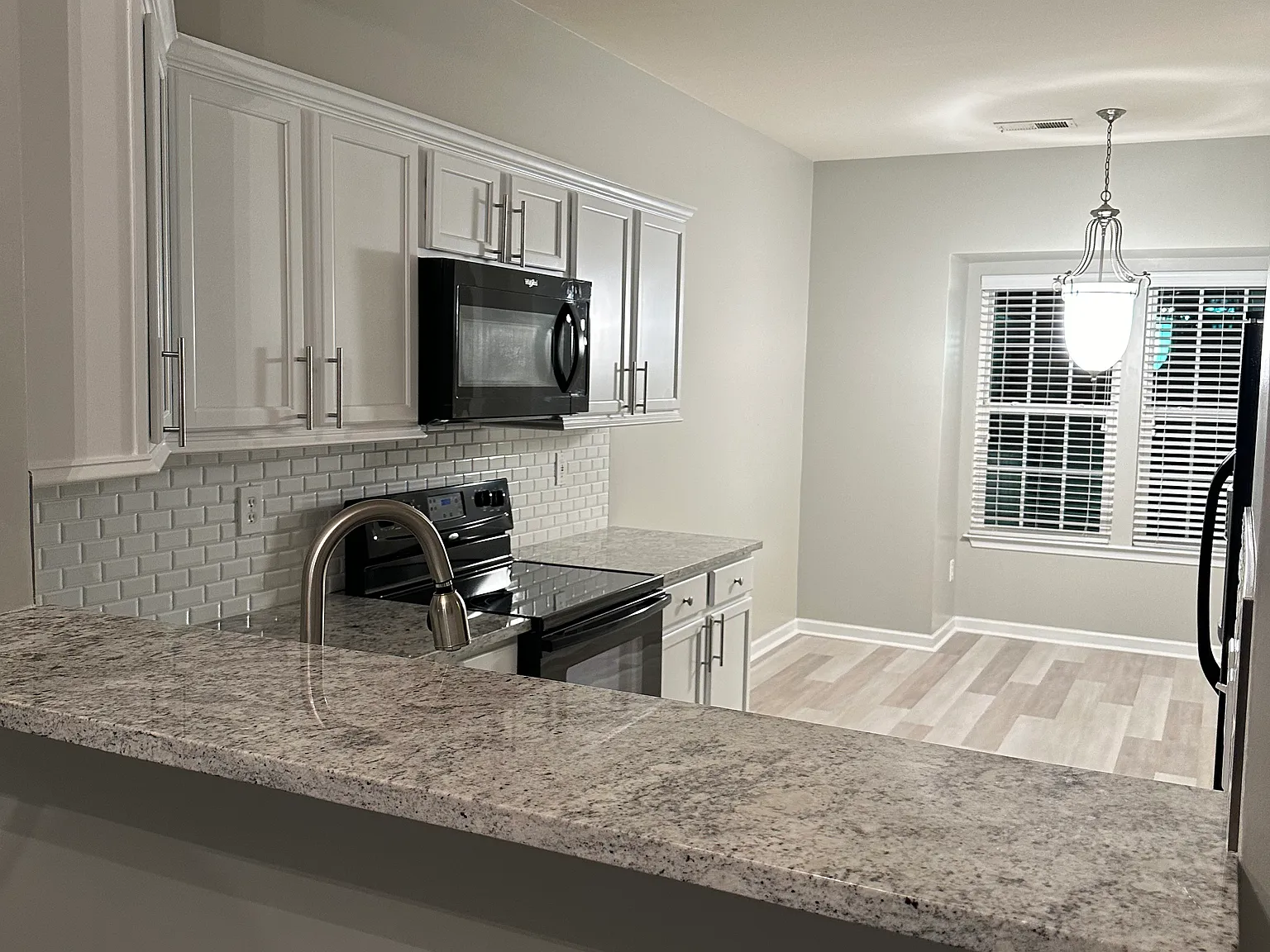 3 bed, 2.5 bath, 1934 sqft, $2,200 — Photo 4