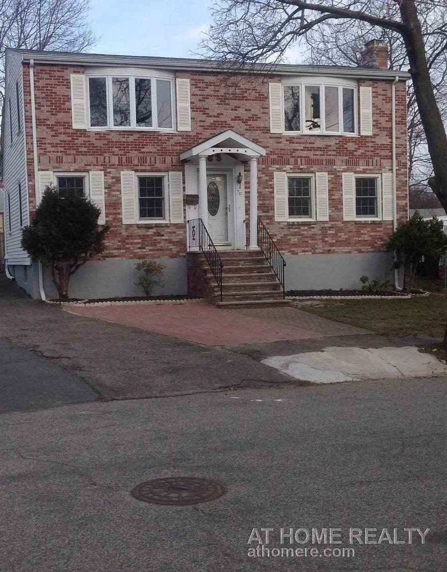 4 bed, $4,300 — Photo 1