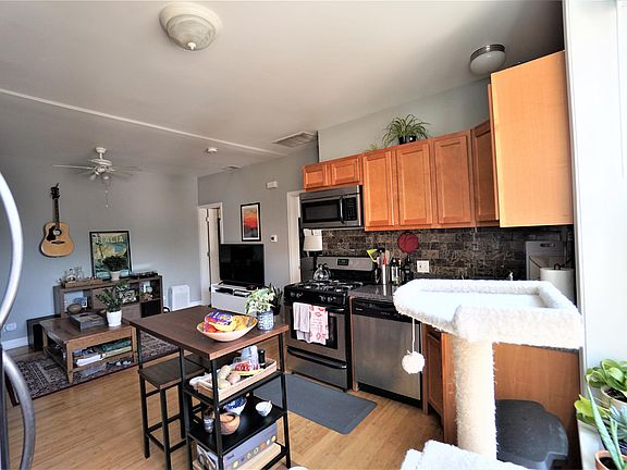 5th image of 863 N Marshfield Ave APT Ch2