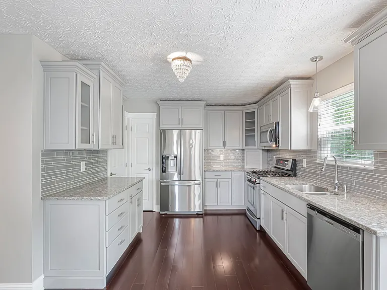 4392 Greensbury Dr — Photo 24