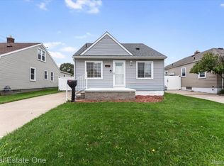 1136 10th St, Wyandotte, MI 48192