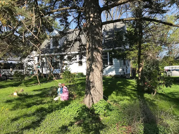 6721 Crest Rd, Darien, IL 60561
