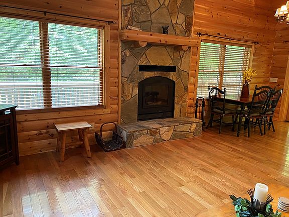 3rd image of 1361 Bakers Creek Rd