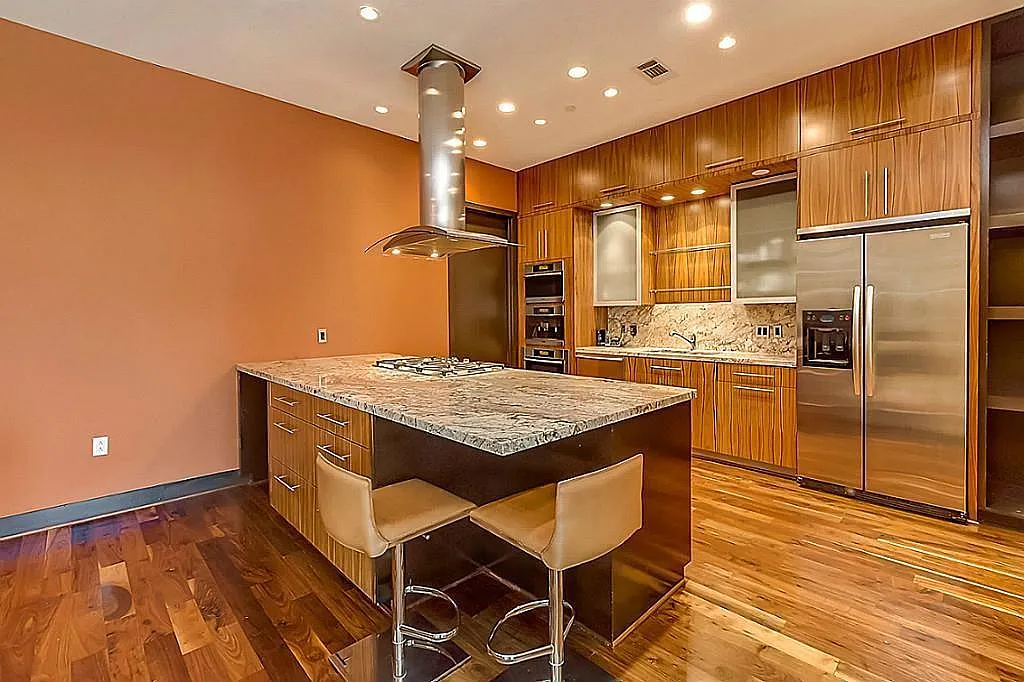3 bed, 3.5 bath, 2987 sqft, $8,000 — Photo 3