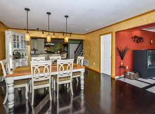 39 Primrose Ln, Levittown, PA 19054