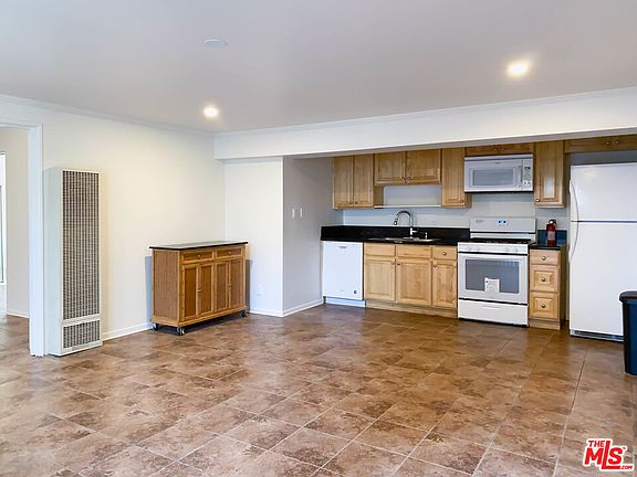4th image of 6727 Orion Ave #6727.5