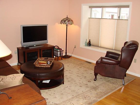 3rd image of 702 Foxwood Cir