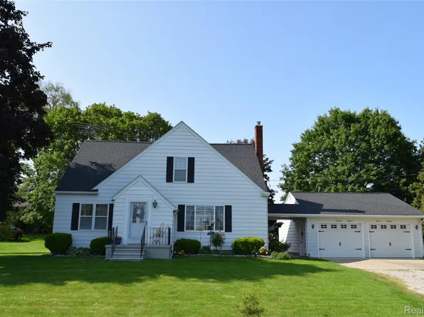 7448 Miller Rd, Swartz Creek, MI 48473