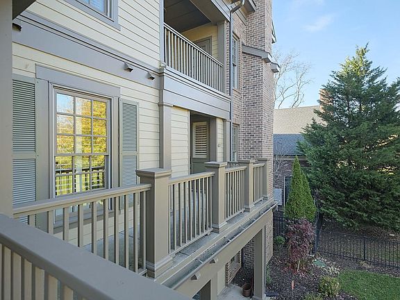 3rd image of 621 Grant Park Ct