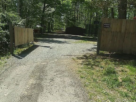 3rd image of 218 Dudgen Ln