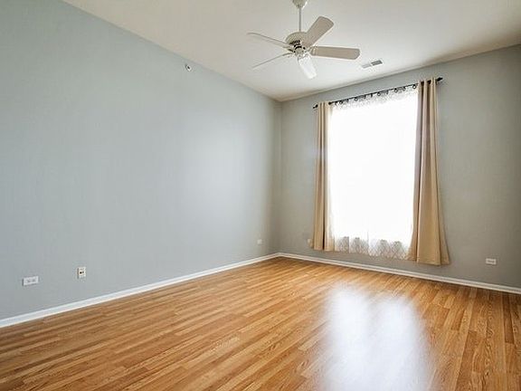 5th image of 1950 Farnsworth Ln Unit 307