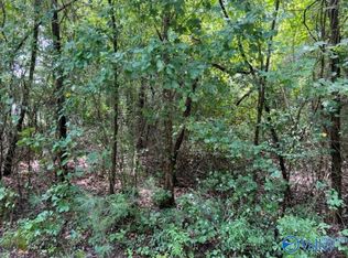 Lyle Cir, Somerville, AL 35670