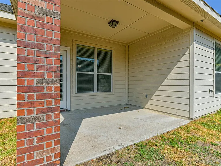 5802 Horse Prairie Dr — Photo 29