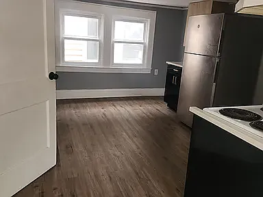 559 Grove St #3 — Photo 3