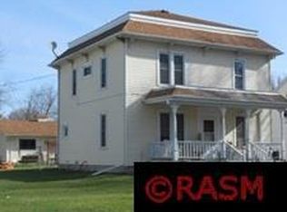 513 E 11th St, Blue Earth, MN 56013