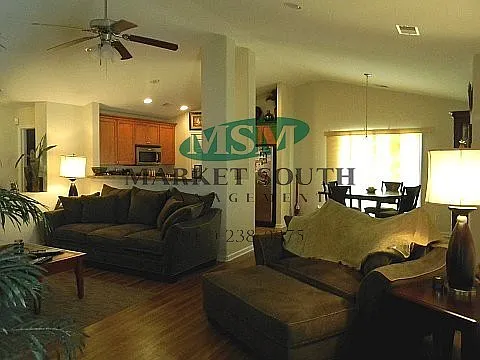 128 Lakepointe Dr