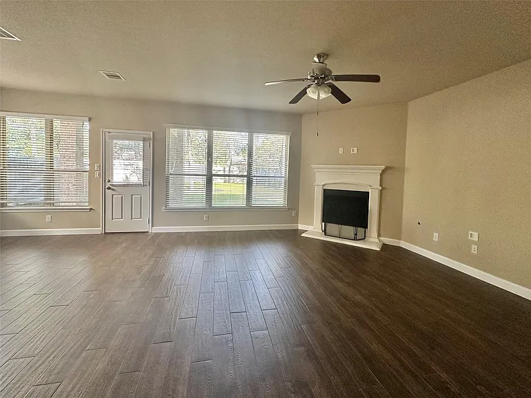 2438 Garden Falls Dr — Photo 2