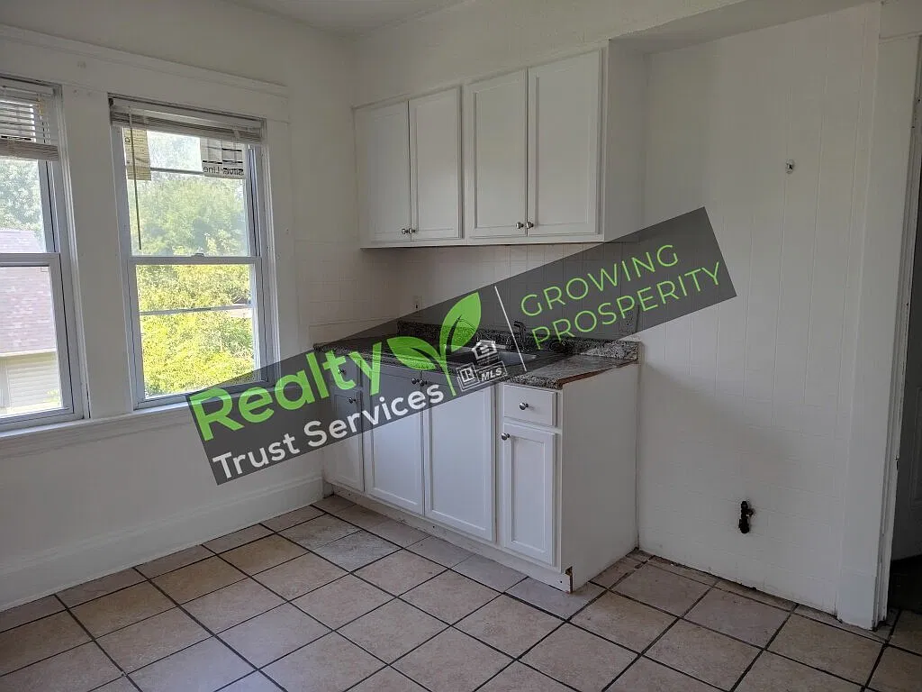13509 Svec Ave. Up Cleveland, OH 44120 — Photo 3