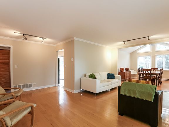 3rd image of 1020 Churchill Dr