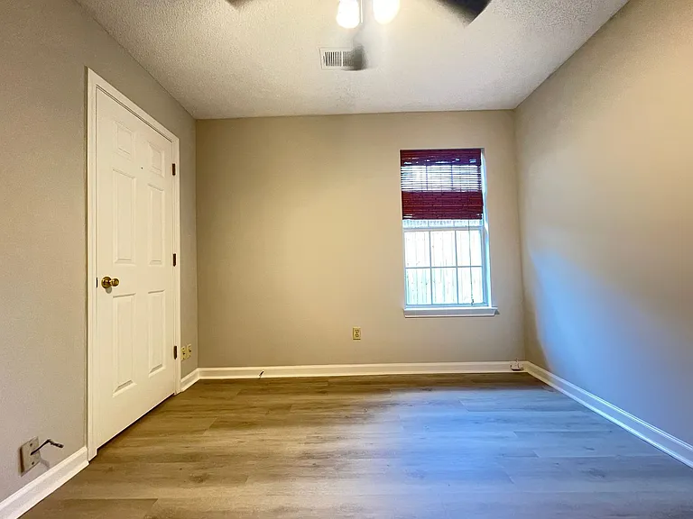 5884 Alexandria Ln — Photo 7