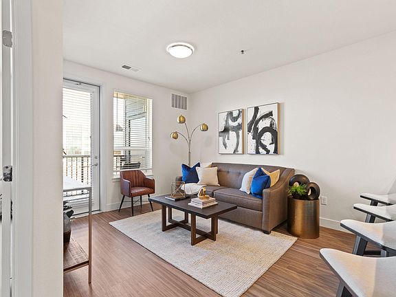 4th image of 3701 Marion St #305