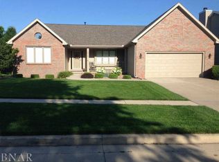 2818 Chesapeake Ln, Bloomington, IL 61704