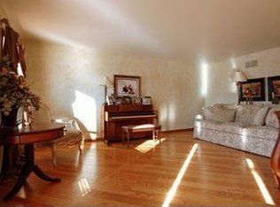 2523 Sun Valley Rd, Lisle, IL 60532