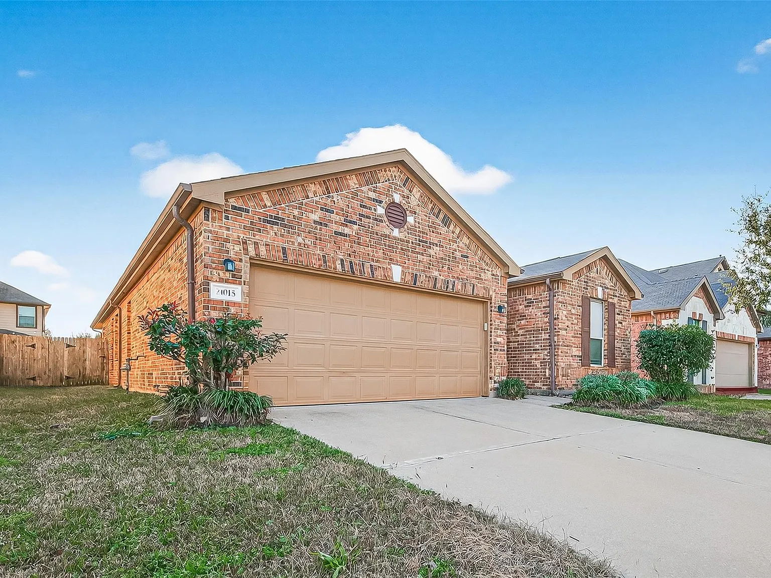 3 bed, 4.0 bath, 1928 sqft, $1,995 — Photo 3
