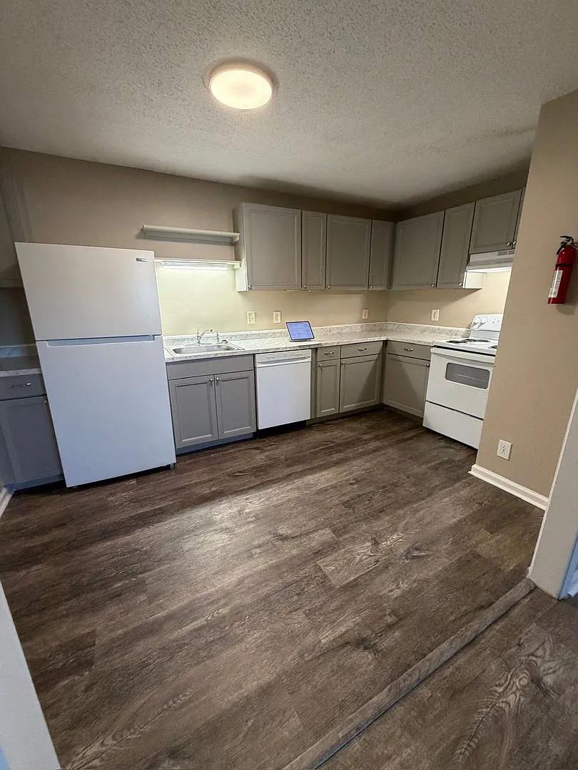 164 Lexington Drive — Photo 3