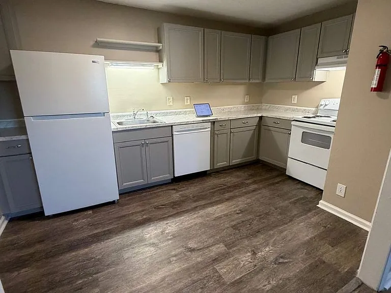 164 Lexington Drive — Photo 10