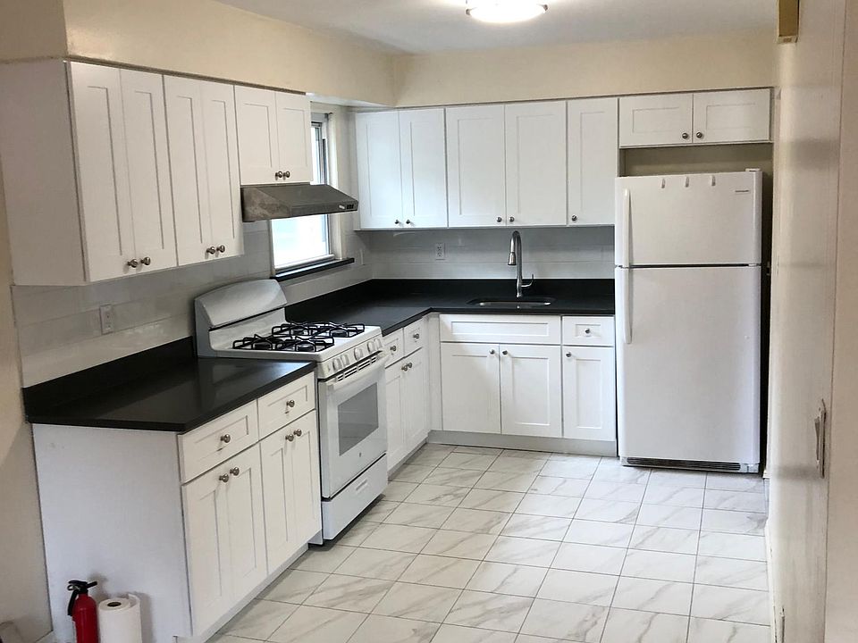 1st image of 2542 Parsons Blvd Floor 3