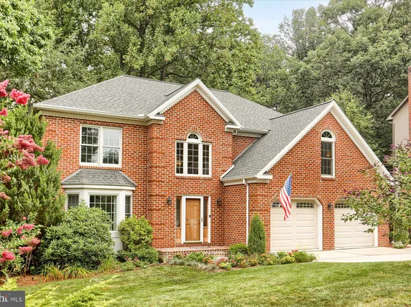 761 Zermatt Dr, Hummelstown, PA 17036