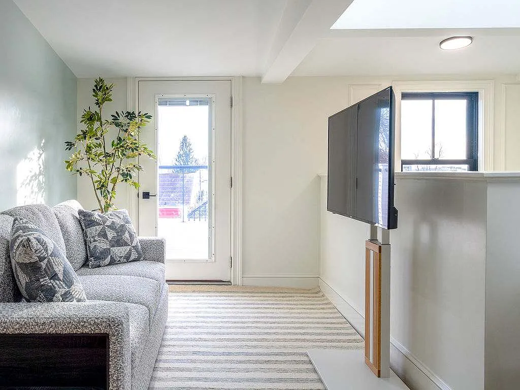 2 bed, $4,000 — Photo 4