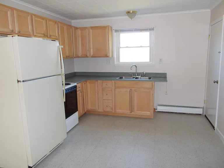 100 Robinson Rd — Photo 5