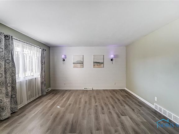 5th image of 818 Woodlawn Dr